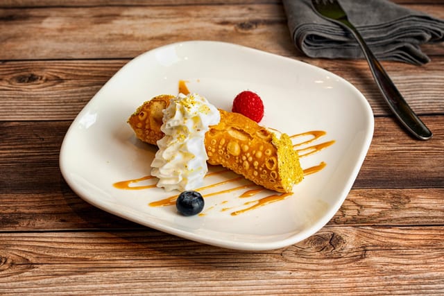 Cheesecake Cannoli.